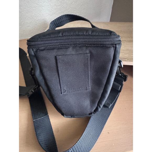 Quantaray Small Camera Bag Black 7"x3"x8" - Picture 4 of 6